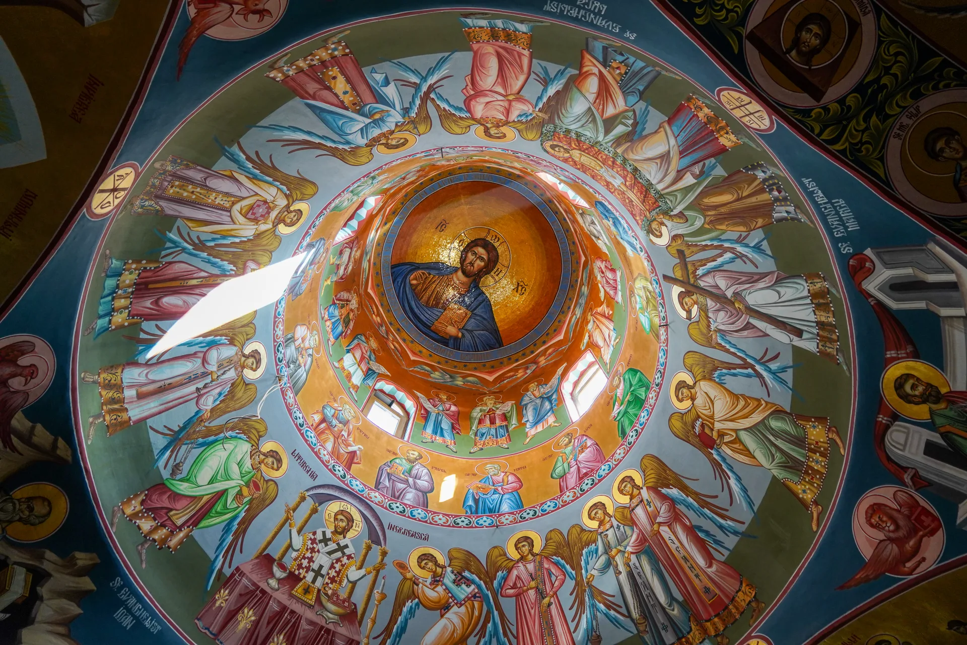 Cupola cu Pantocratorul înconjurat de îngeri
